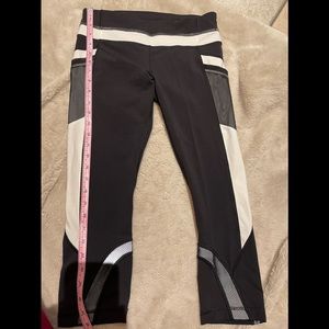 Lululemon crop legging , SIZE 6